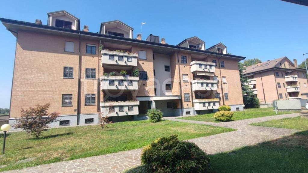 appartamento in vendita a Locate di Triulzi in zona Moro