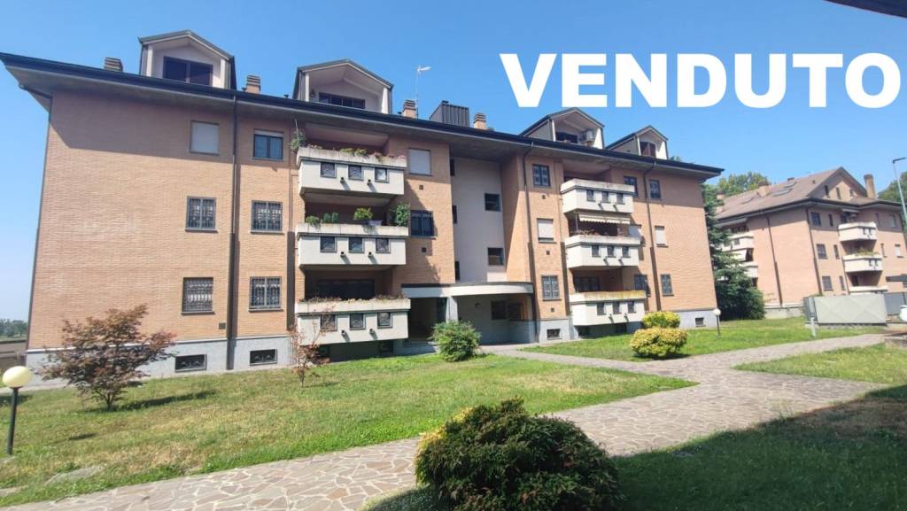 appartamento in vendita a Locate di Triulzi in zona Moro