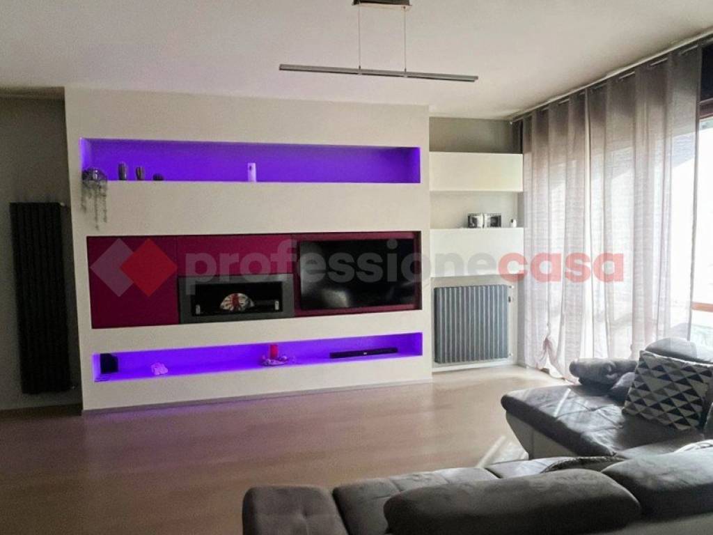 casa indipendente in vendita a Locate di Triulzi in zona Moro