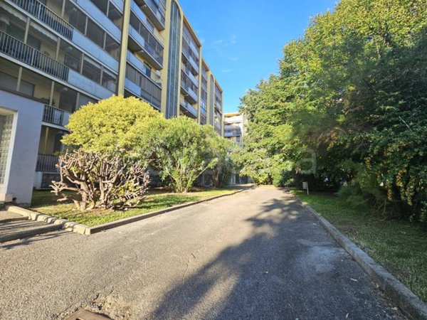 appartamento in vendita a Locate di Triulzi in zona Moro