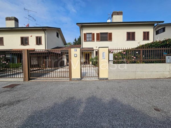 casa indipendente in vendita a Locate di Triulzi in zona Moro