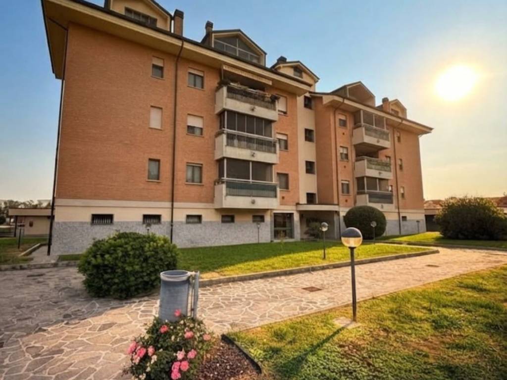 appartamento in vendita a Locate di Triulzi in zona Moro
