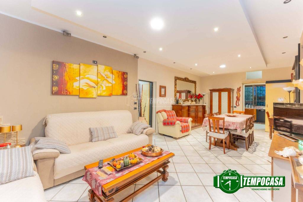 casa indipendente in vendita a Magenta in zona Ponte Nuovo