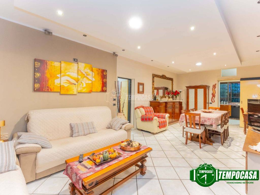 casa indipendente in vendita a Magenta in zona Ponte Nuovo