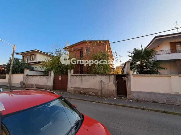 casa indipendente in vendita a Magenta
