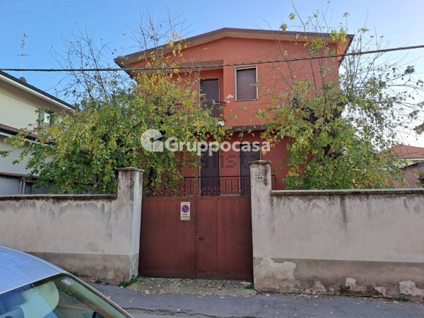 casa indipendente in vendita a Magenta
