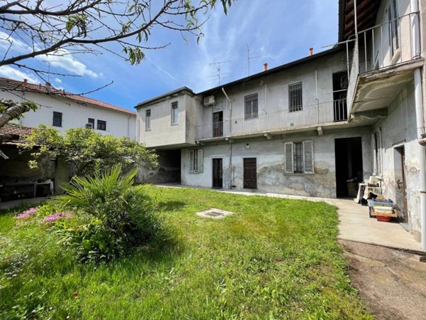 casa indipendente in vendita a Magenta