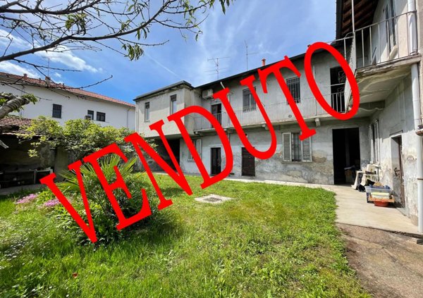 casa indipendente in vendita a Magenta