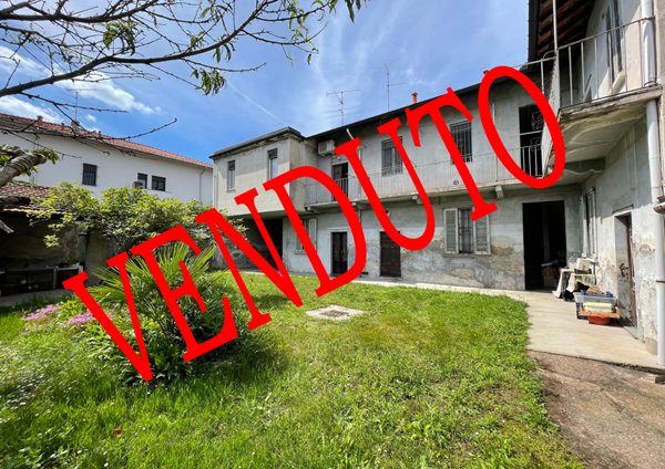 casa indipendente in vendita a Magenta