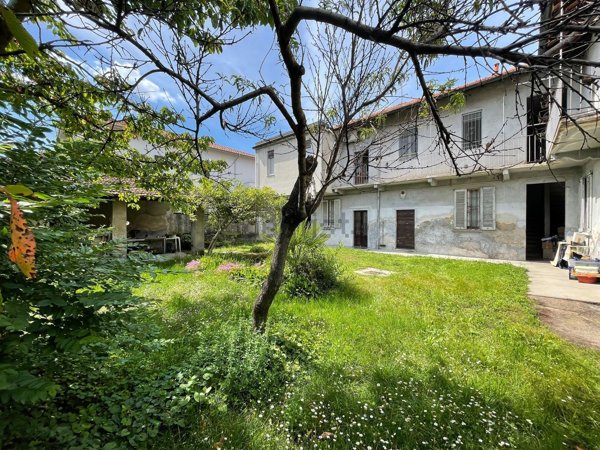 casa indipendente in vendita a Magenta