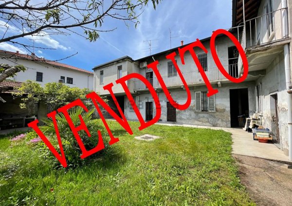casa indipendente in vendita a Magenta
