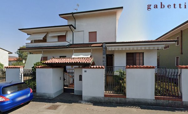 casa indipendente in vendita a Magenta