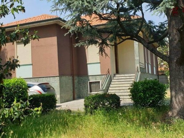 casa indipendente in vendita a Magenta