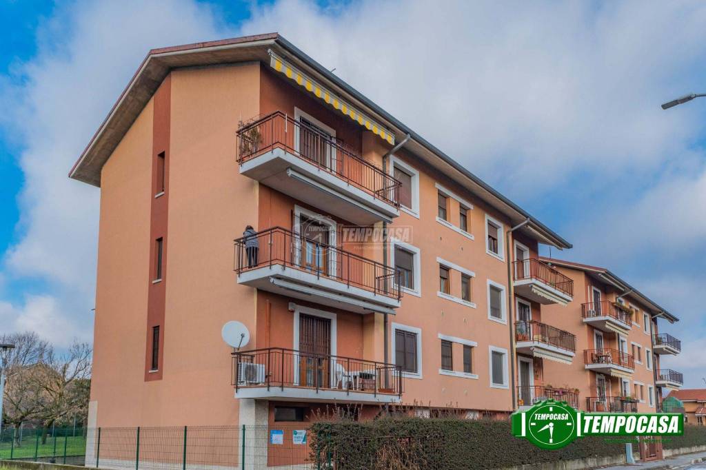appartamento in vendita a Magenta in zona Ponte Vecchio