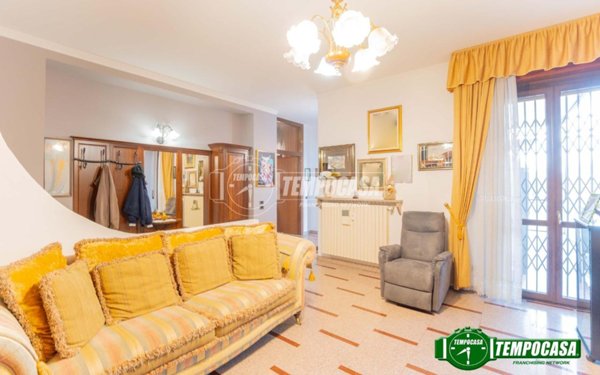 appartamento in vendita a Magenta in zona Ponte Nuovo