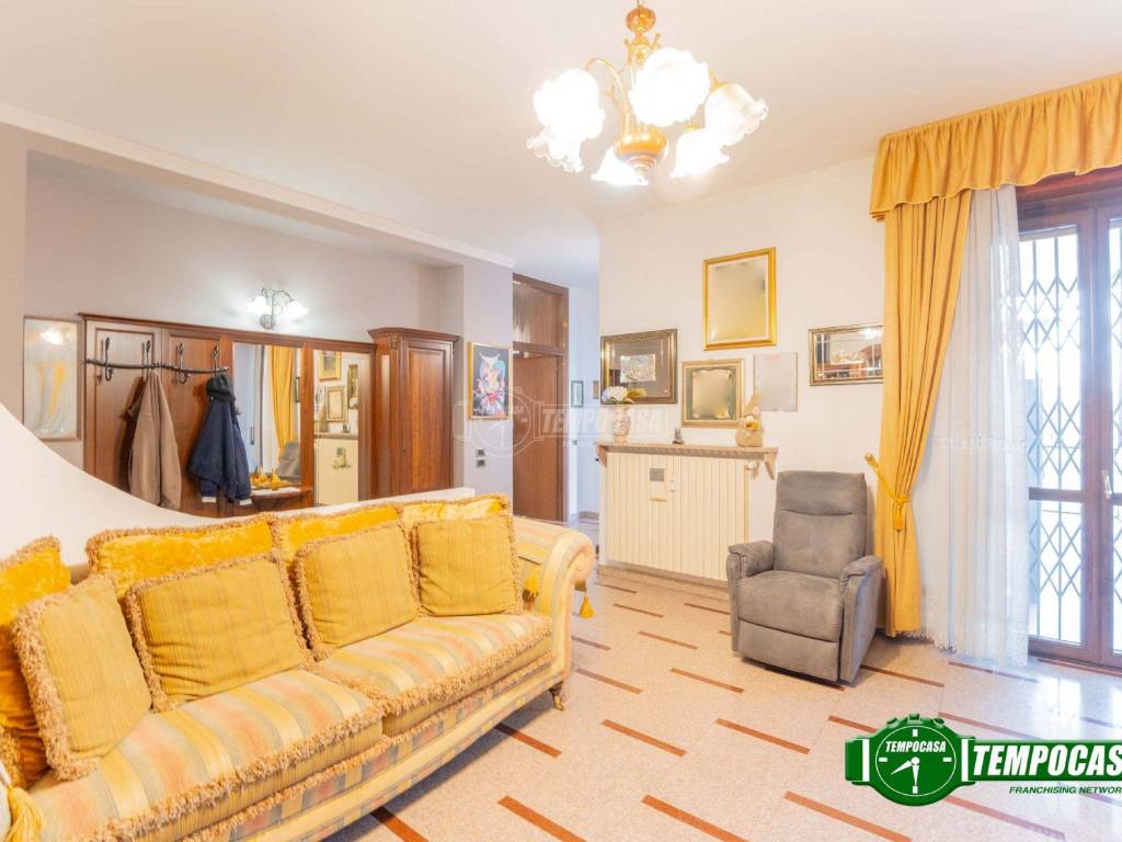 appartamento in vendita a Magenta in zona Ponte Nuovo