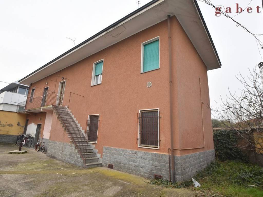 casa indipendente in vendita a Magenta