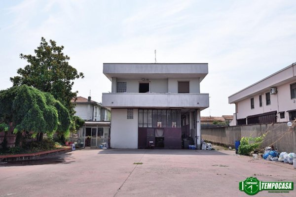 casa indipendente in vendita a Magenta