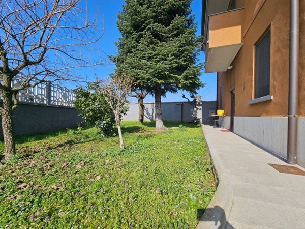 casa indipendente in vendita a Magenta