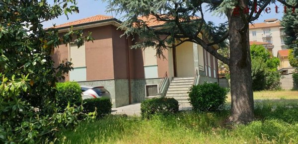 casa indipendente in vendita a Magenta