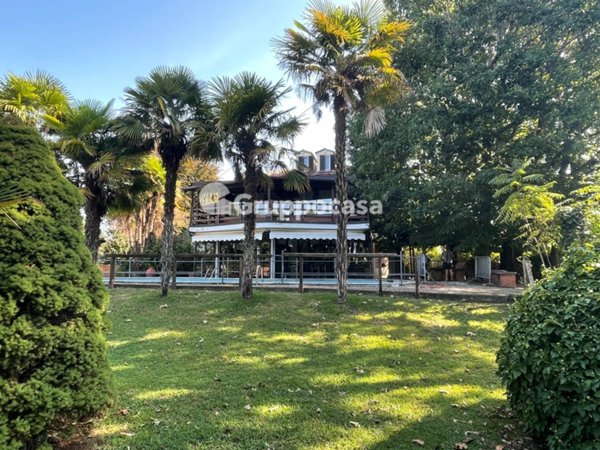 casa indipendente in vendita a Magenta