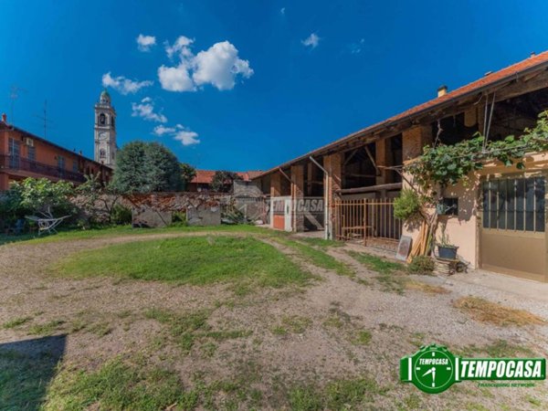 casa indipendente in vendita a Magenta