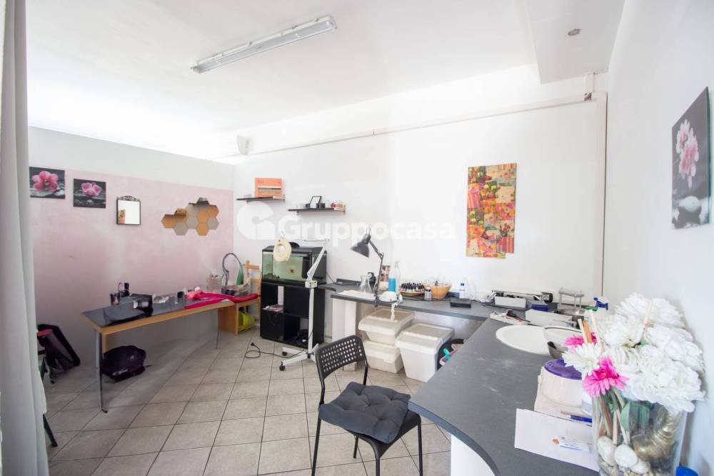 locale commerciale in vendita a Magenta