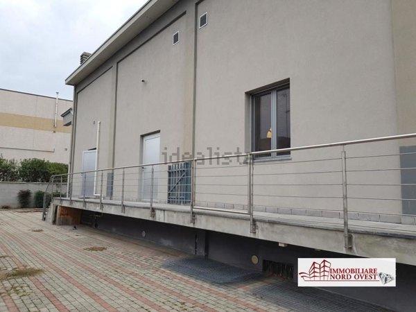 locale commerciale in vendita a Magenta