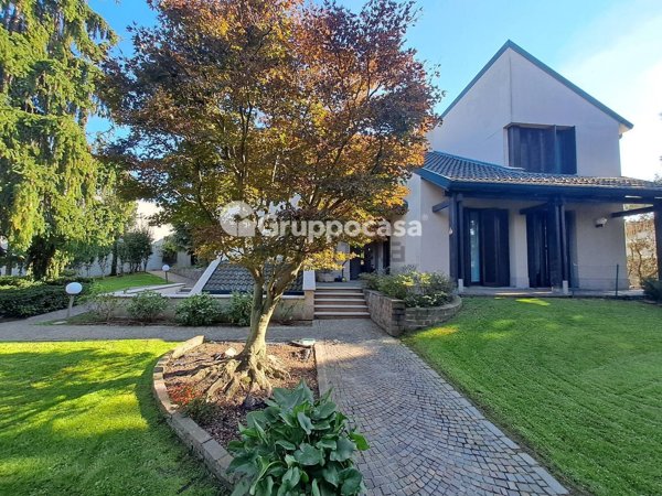 casa indipendente in vendita a Magenta