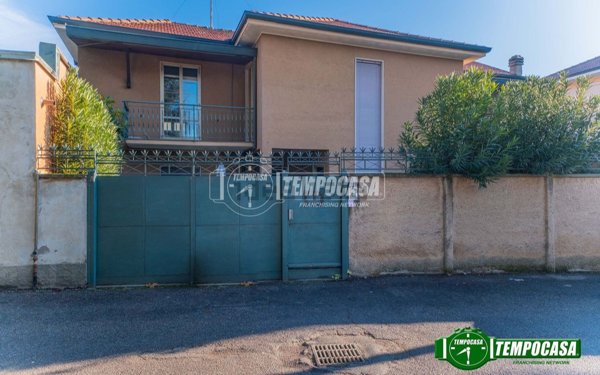 casa indipendente in vendita a Magenta