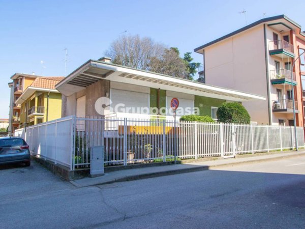casa indipendente in vendita a Magenta