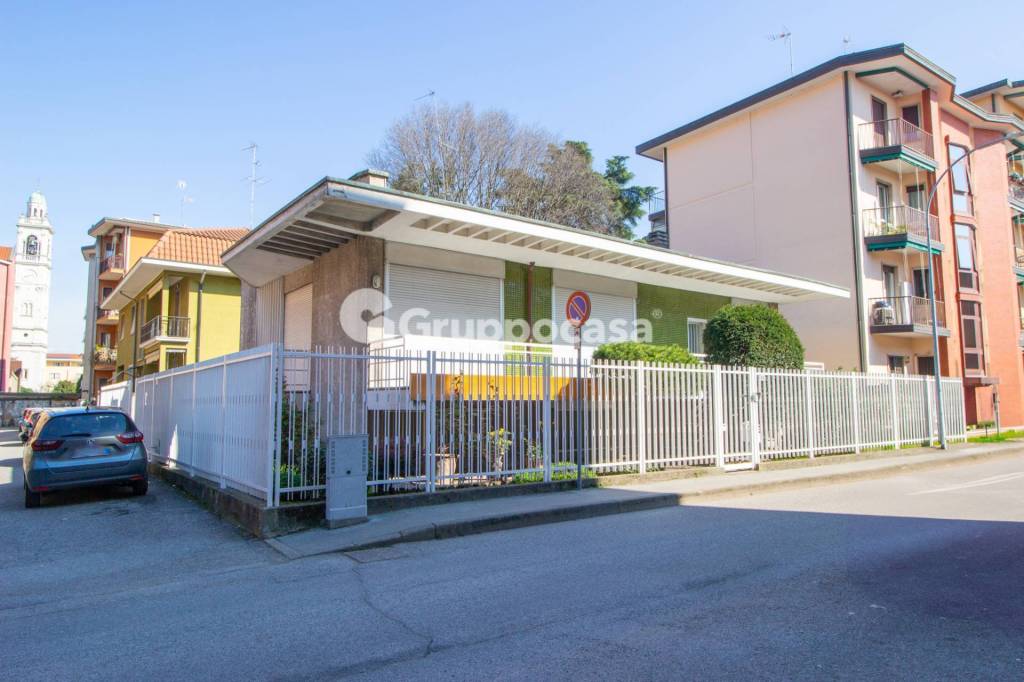 casa indipendente in vendita a Magenta