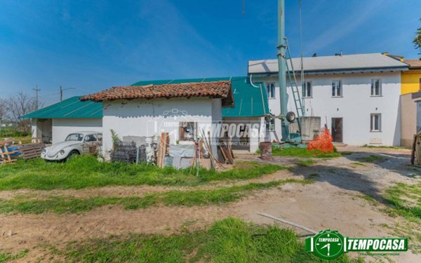 casa indipendente in vendita a Magenta