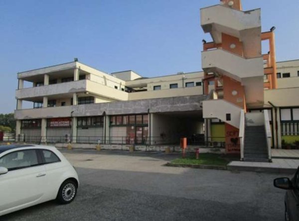 locale di sgombero in vendita a Magenta