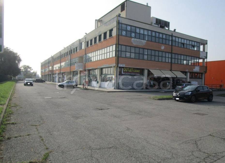 negozio in vendita a Magenta