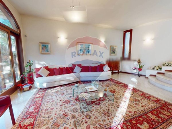 casa indipendente in vendita a Magenta
