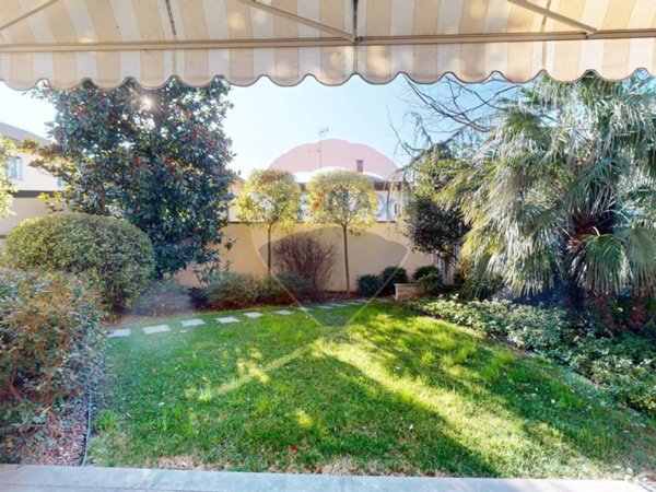 casa indipendente in vendita a Magenta