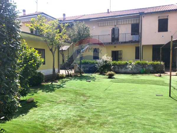 casa indipendente in vendita a Magenta