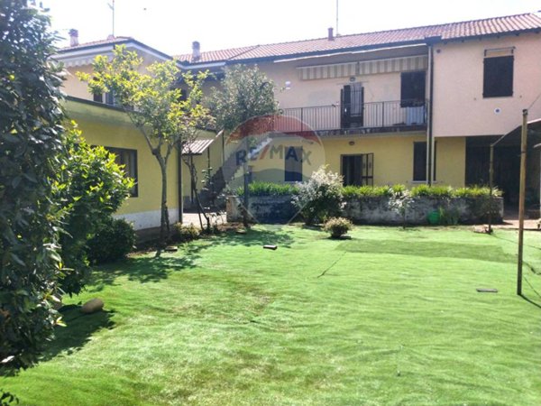 casa indipendente in vendita a Magenta