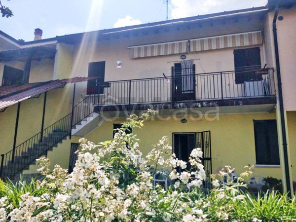 casa indipendente in vendita a Magenta