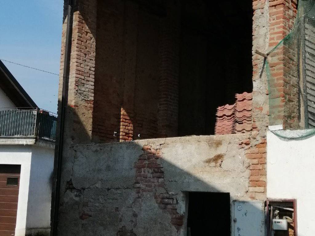 casa indipendente in vendita a Magenta