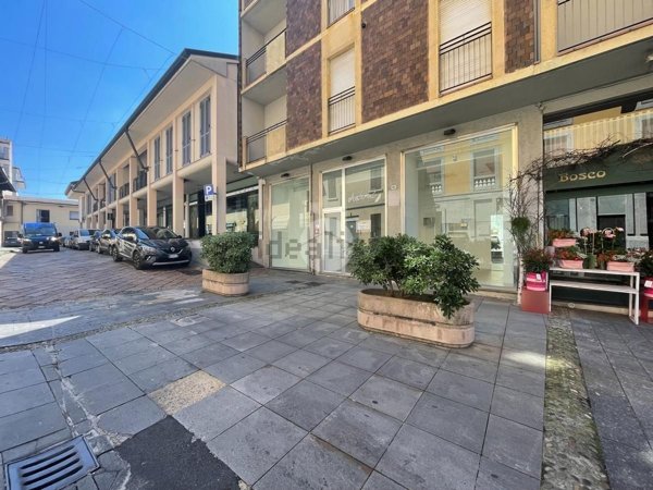 locale commerciale in vendita a Magenta
