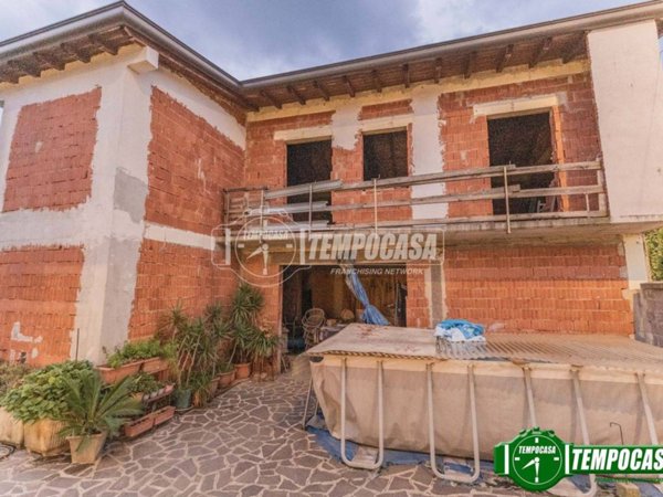 casale in vendita a Magenta in zona Ponte Nuovo