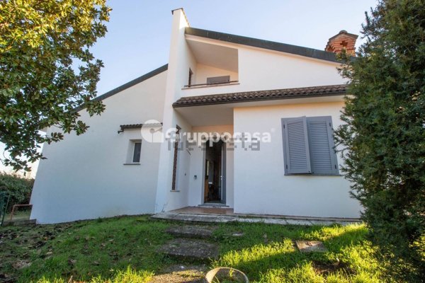 casa indipendente in vendita a Magenta