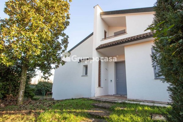 casa indipendente in vendita a Magenta