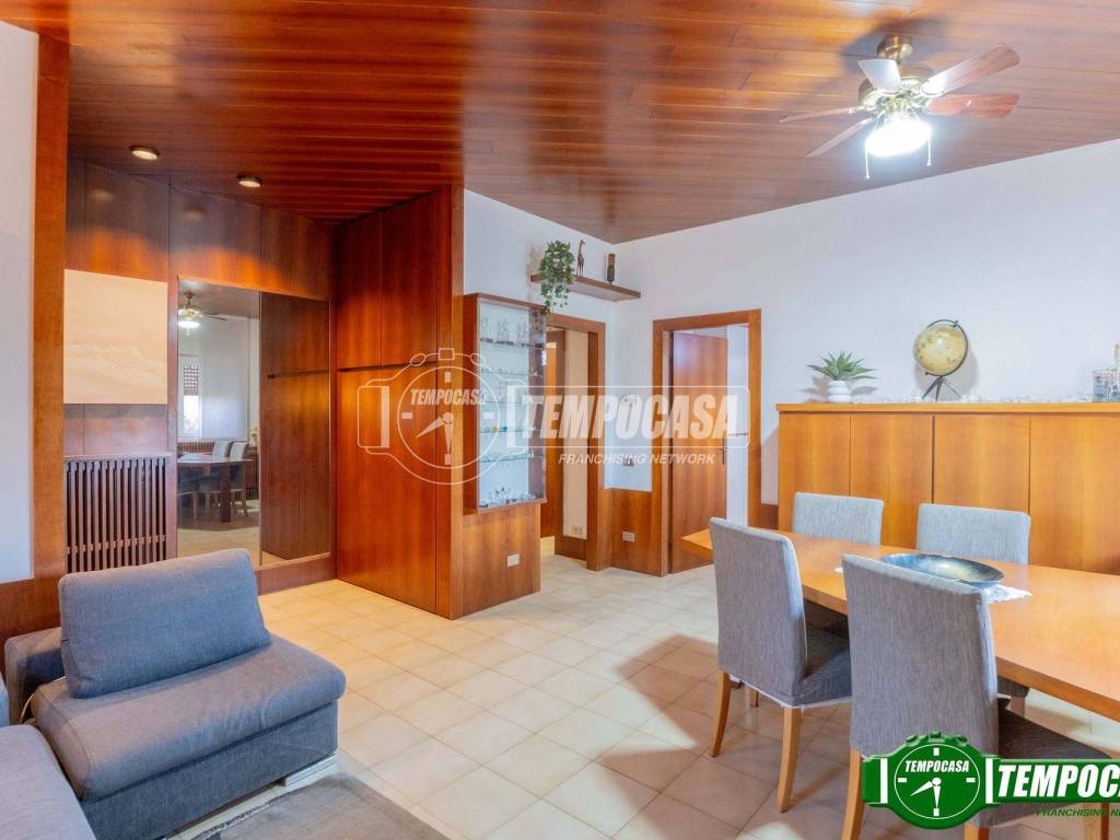 casa indipendente in vendita a Magenta