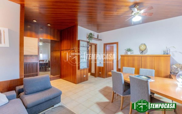 casa indipendente in vendita a Magenta