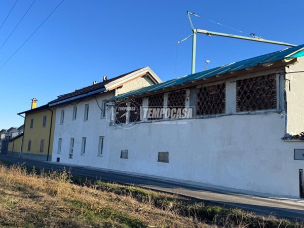 casa indipendente in vendita a Magenta