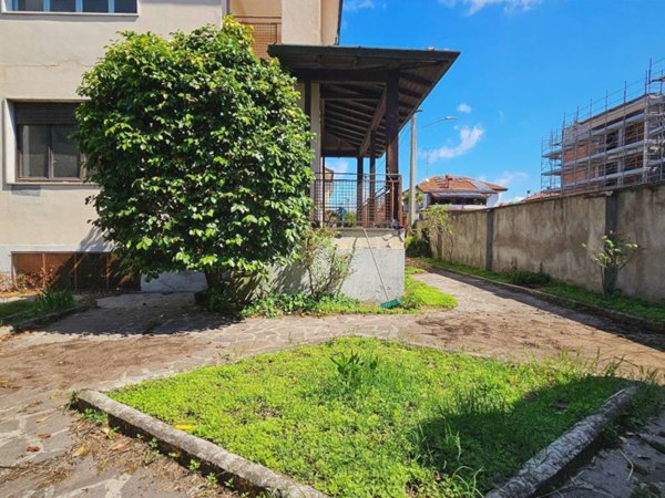 casa indipendente in vendita a Magenta