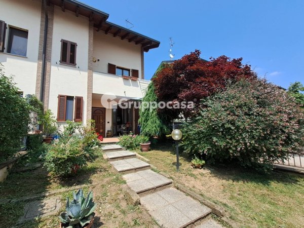 casa indipendente in vendita a Magenta